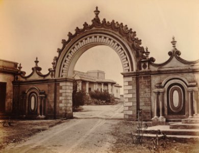 KITLV 92045 - Unknown - Gateway to a house in Mysore in India - Around 1870 photo