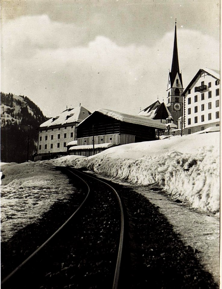 Km 25,4 bahnaufwärts Kirche St. Christina. (BildID 15574976)
