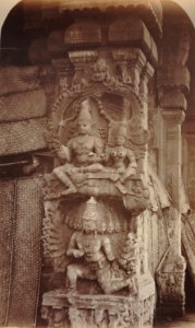 KITLV 92097 - Unknown - Pillar in the temple complex at Madurai Meenakshi Sundareshvara in India - Around 1870 photo