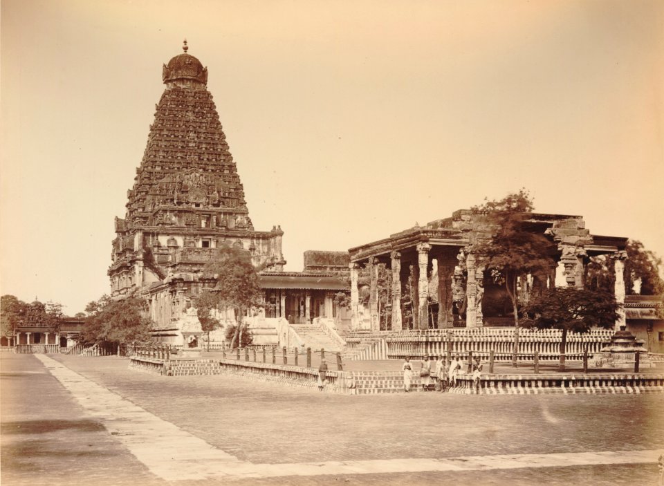 KITLV 92113 - Unknown - Nandi pavilion in the Brihadishvara temple complex at Thanjavur in India - Around 1860