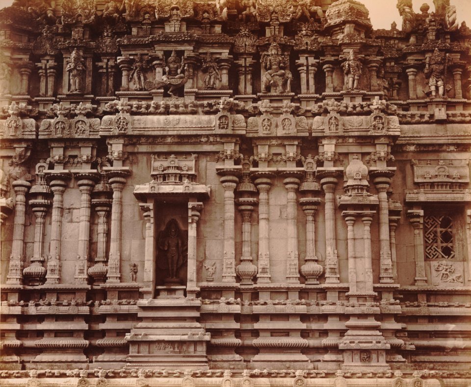 KITLV 92117 - Unknown - Subrahmanya temple in the Thanjavur Brihadishvara temple complex in India - Around 1870