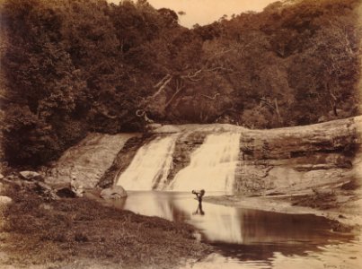 KITLV 92133 - Unknown - Waterfall at Coonoor in India - Around 1870