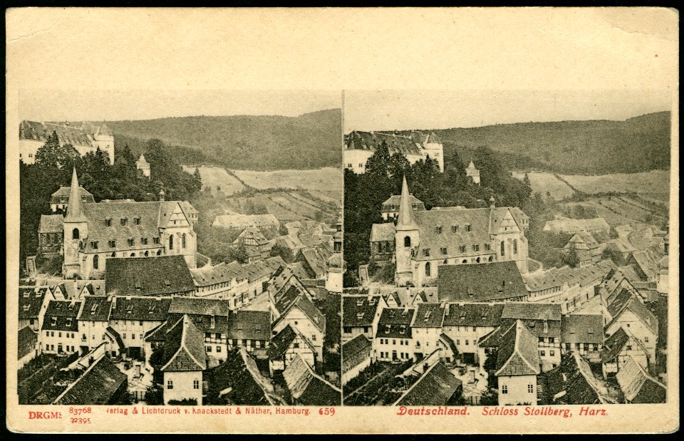 Knackstedt & Näther Stereoskopie 0659 Deutschland, Schloss Stollberg, Harz, Bildseite, Blick von erhöhtem Punkt in der Stubengasse vorbei am Saigerturm über die Dächer am Markt zur St.-Martini-Kirche um 1900