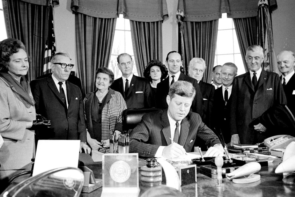 KN-27888. President John F. Kennedy Signs Proclamation Declaring Sir Winston Churchill an Honorary Citizen of the United States