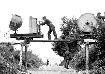 Kleiner Scheinwerfer und Kabelrolle - CH-BAR - 3238713