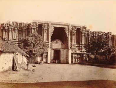KITLV 92178 - Unknown - Gateway in the Srirangam Ranganatha temple complex in India - Around 1870