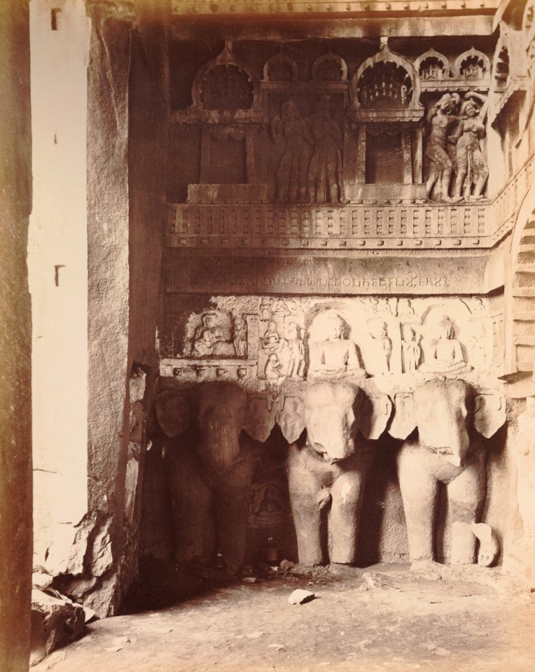KITLV 92186 - Unknown - Chaitya hall in the temple in a cave at Karli in India - Around 1870