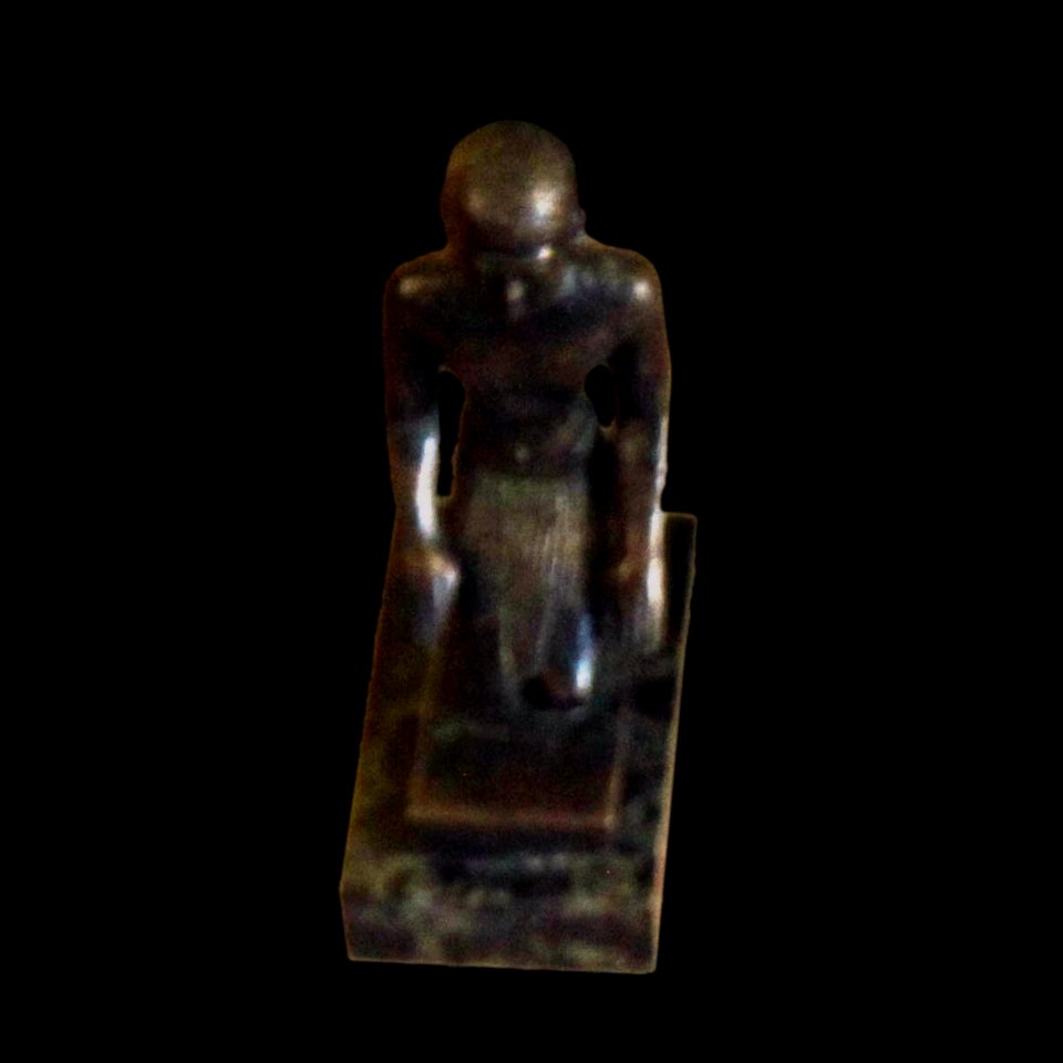 Kneeling man praying-E 4690-IMG 2189-black