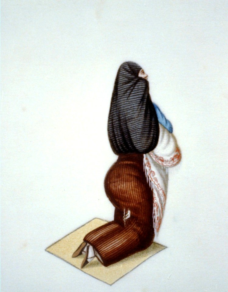 Kneeling woman wearing a tapada, Peru LCCN00651663