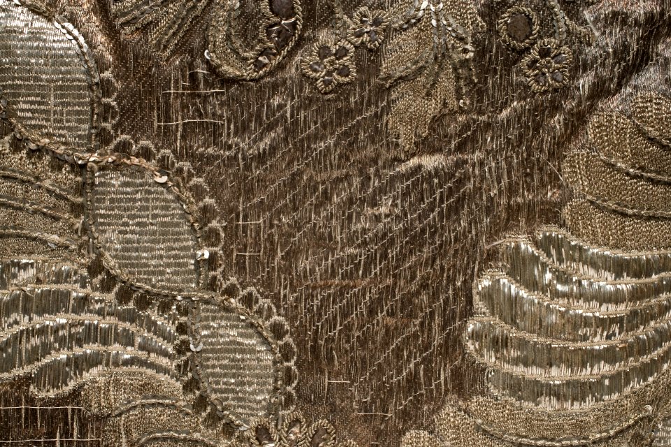 Kjol till hertiginnan Hedvig Elisabeth Charlottas (1759-1818) brudklänning 1774. Detaljbild - Livrustkammaren - 86963
