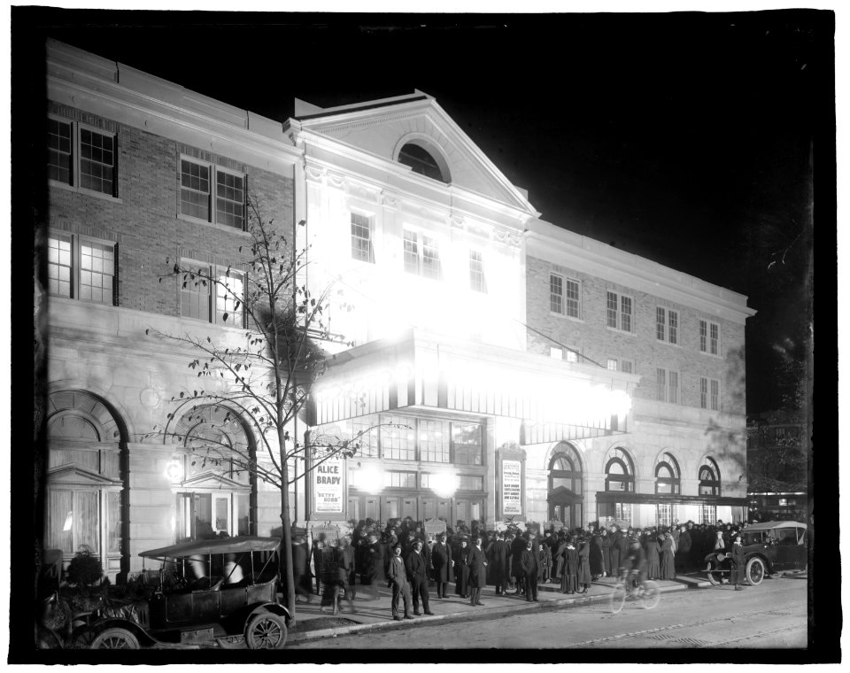 Knickerbocker Theatre, Wash., D.C., Oct., 1917 LCCN2016852565