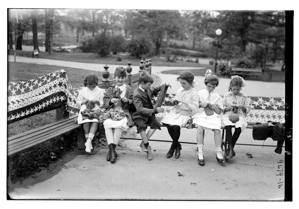 Knitting bee LCCN2014707543