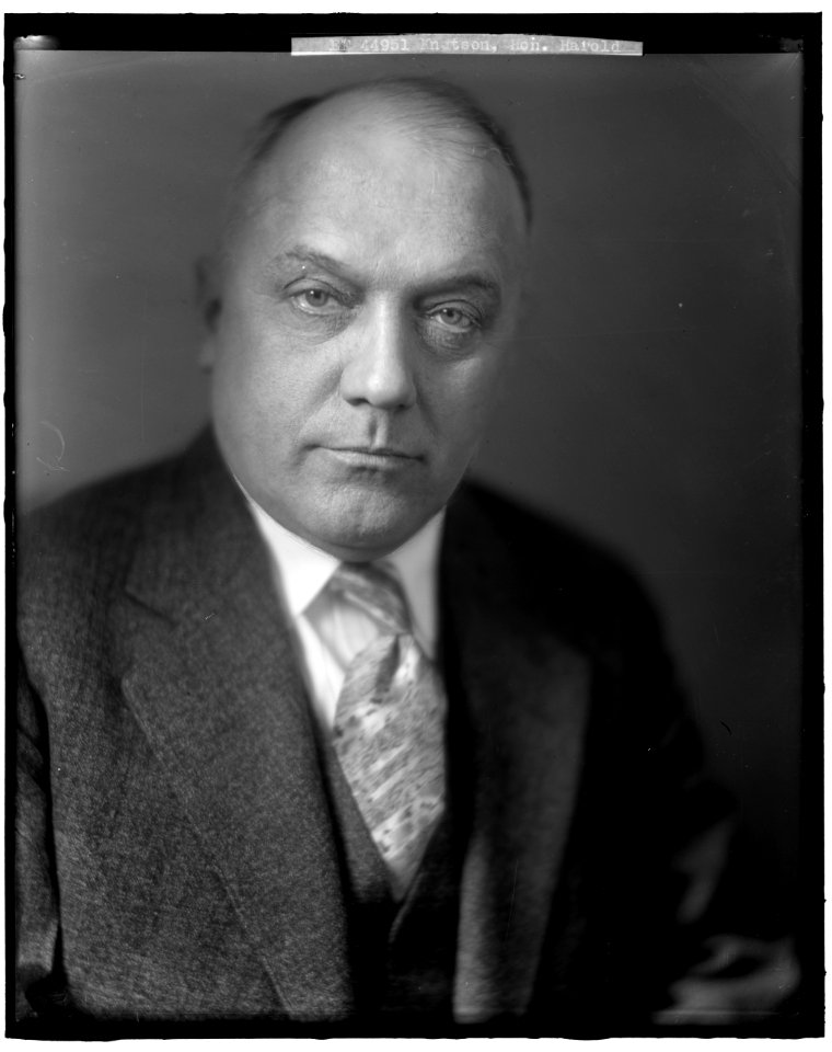 KNUTSON, HAROLD. HONORABLE LCCN2016859751