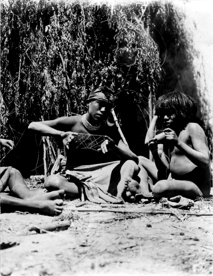 Knytning av trådfigurer. Gran Chaco. Bolivia - SMVK - 004800