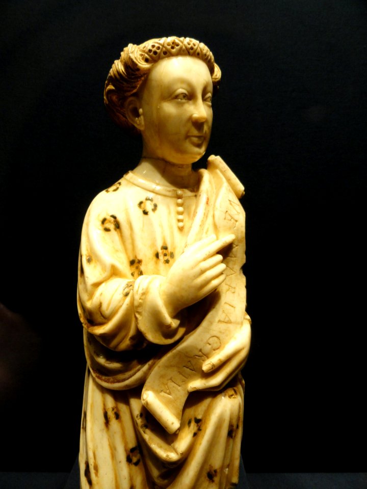Kneeling Angel Gabriel detail, alabaster, Spain, 1300-1499 - Nelson-Atkins Museum of Art - DSC08425