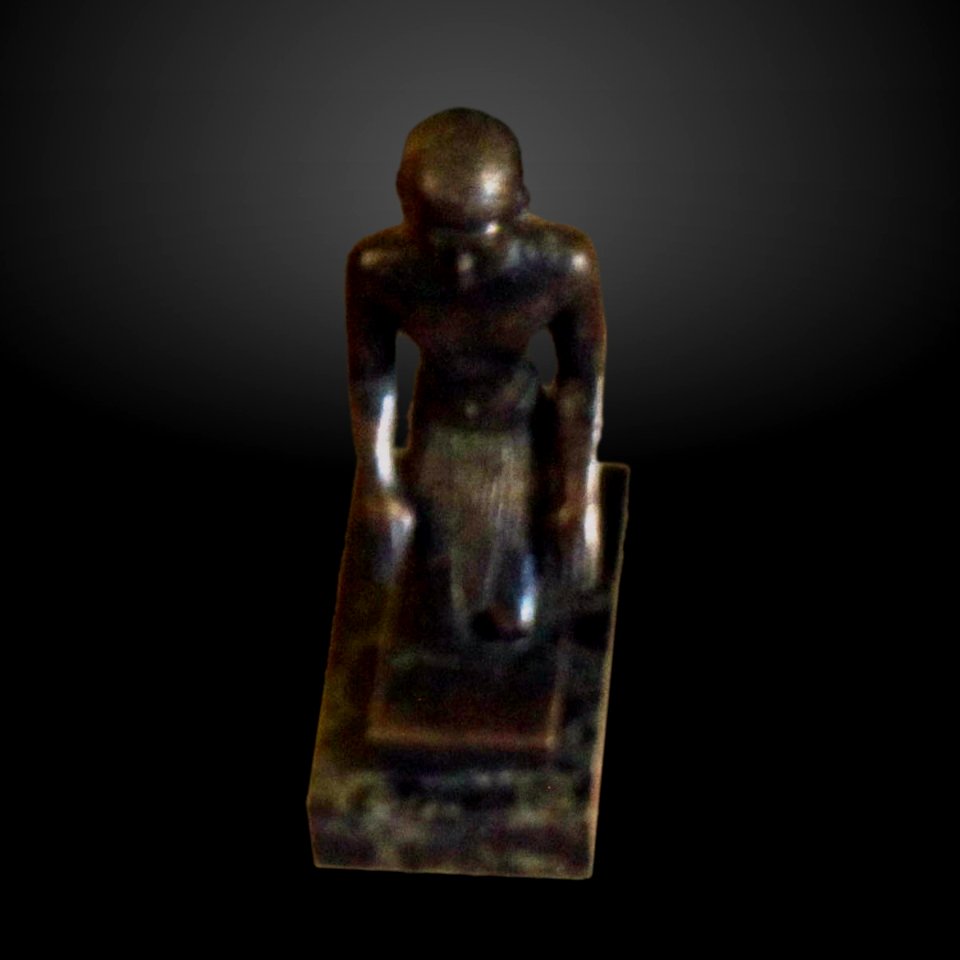 Kneeling man praying-E 4690-IMG 2189-gradient
