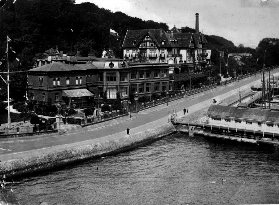 Klubhaus des Kieler Yacht-Clubs und Kruppsches Logierhaus (später Institut für Weltwirtschaft) am Strandweg (Kiel 49.391)