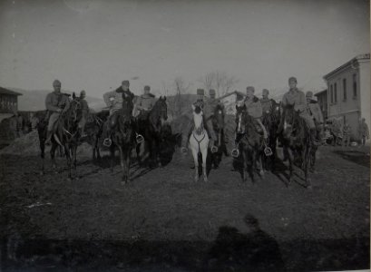 Kommando des Kommando-Trainzuges des 8. Korpskommandos. Aufgenommen in Trstenik im November 1915. (BildID 15452785)
