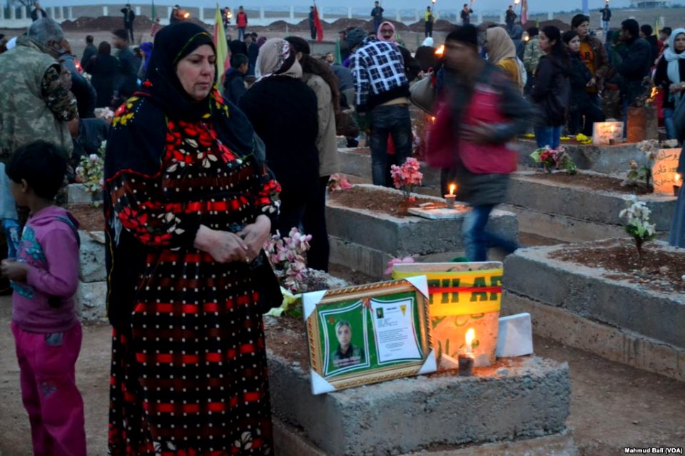 Kobanê Cemetery 2017 (12)