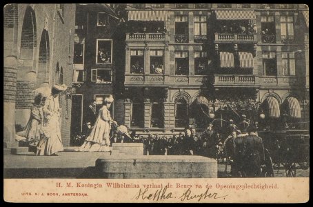 Koningin Wilhelmina na de opening in 1903 van de Beurs van Berlage, Damrak 277. Uitgave N.J. Boon, Amsterdam photo