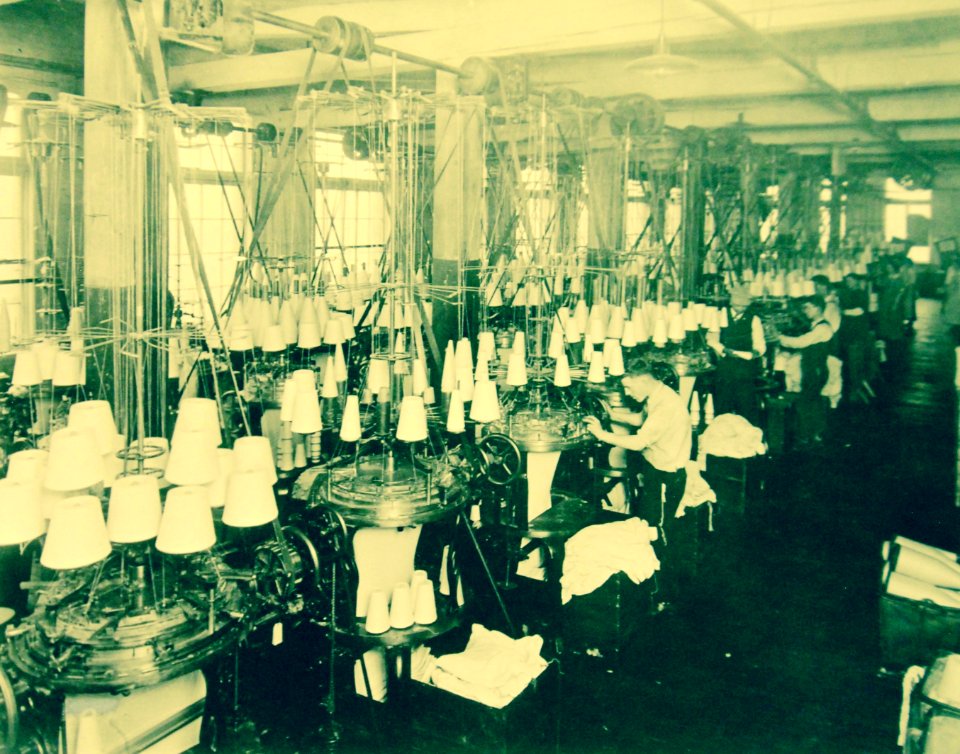 Knitting Army underwear, Oak Knitting Company Mill -1, Syracruse, New York, WWI (29645877731)
