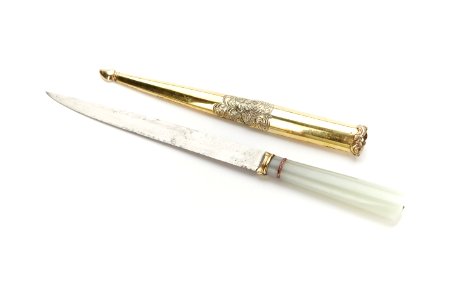 Kniv med skaft av grågrön jade och balja(fodral) av förgyllt silver - Skoklosters slott - 92311