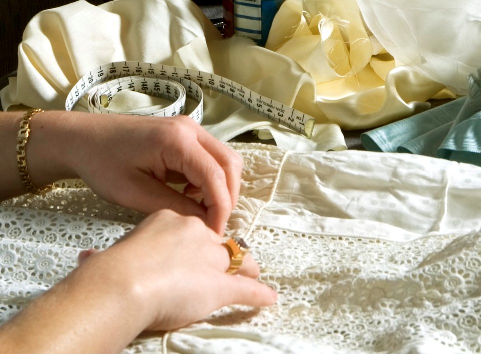 KOF, bilder till folder, konservering av textil - Livrustkammaren - 67301