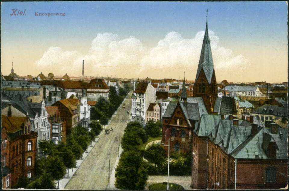 Knooper Weg mit der Jakobikirche (Kiel 27.327)