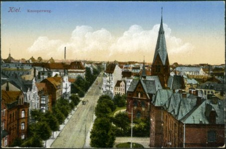 Knooper Weg mit der Jakobikirche (Kiel 27.327)