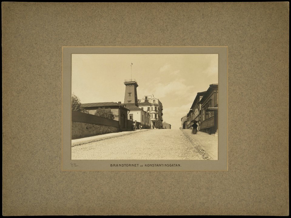 Konstantininkatu (=Meritullinkatu) 12b, 14, 9, 11. Pohjoinen palotorni - G16152 - hkm.HKMS000005-km0000m8ol