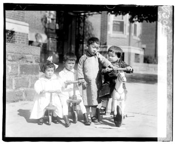 Koo & Sze children LCCN2016819705