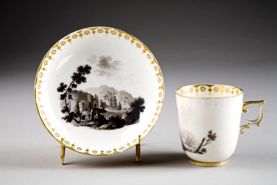 Kopp med fat. Capo di monte. Italien - Hallwylska museet - 86917
