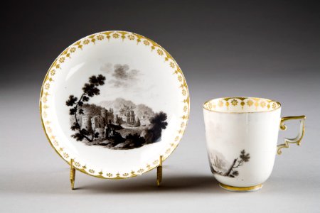 Kopp med fat. Capo di monte. Italien - Hallwylska museet - 86917