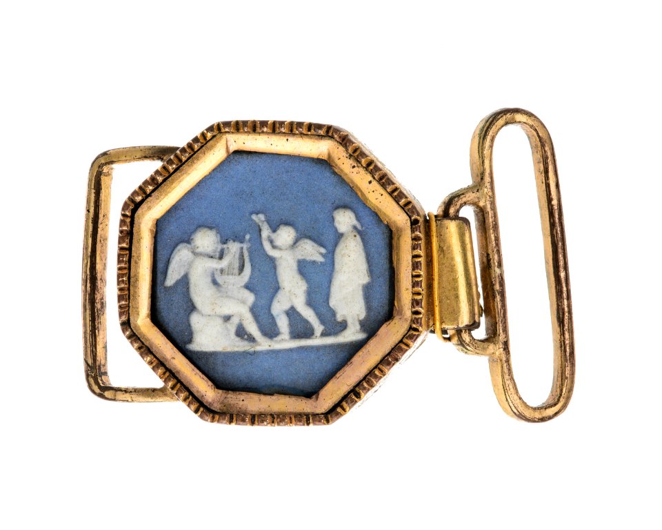 Knäppe av förgylld brons med kamé, 1700-tal - Hallwylska museet - 110368
