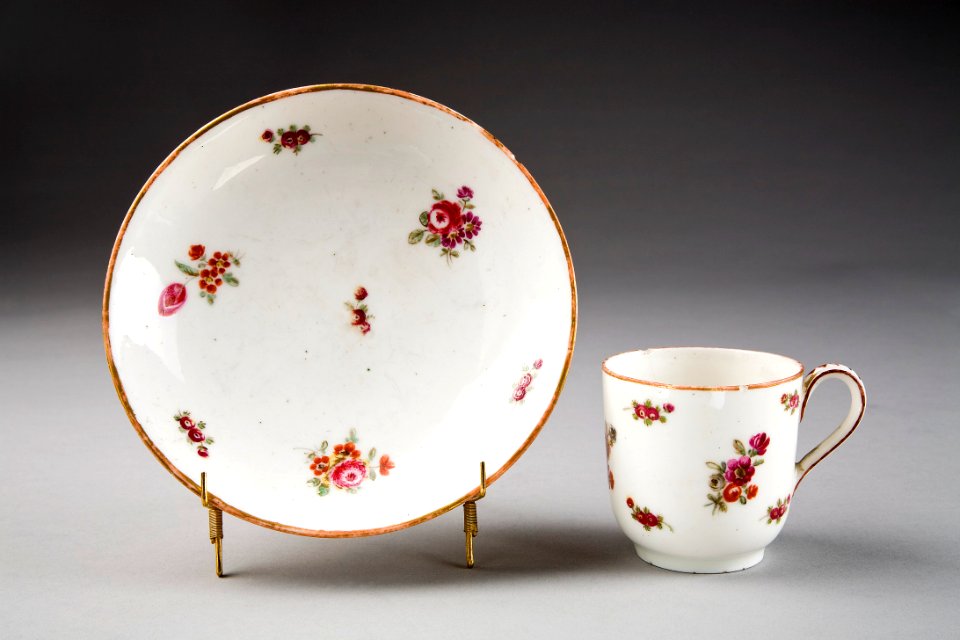 Kopp med fat. Neapel. Italien - Hallwylska museet - 86927