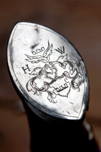 Kolvkappa på hjullåspistol. Har tillhört Herman Wrangel. Wrangelska adelsvapnet - Skoklosters slott - 87825