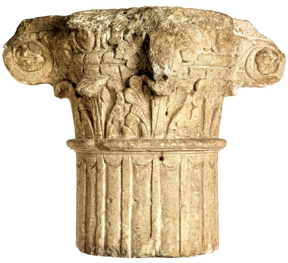 Komposietkapiteel in kalksteen, 100 tot 200 NC, vindplaats- Tongeren, Muntstraat, tegenover de Bulkerstraat, collectie Gallo-Romeins Museum Tongeren, GRM 2831