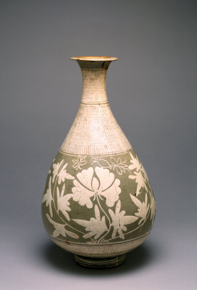 Korean - Wine Jar with Design of Peonies - Walters 49174 - Profile