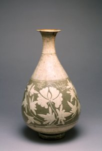 Korean - Wine Jar with Design of Peonies - Walters 49174 - Profile