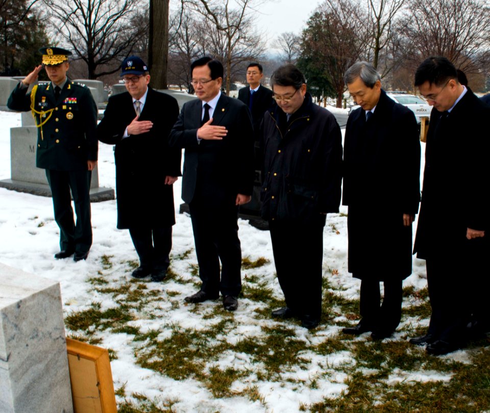 Korean wreath laying at grave site of Edward Mallory Almond - salute (16508056837)