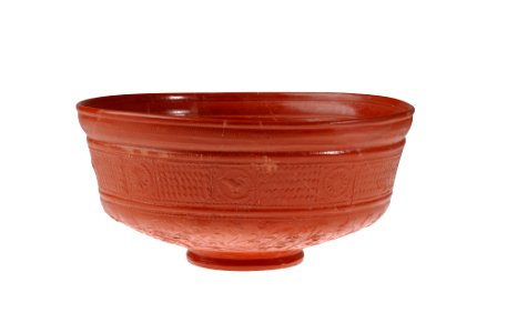 Kom in terra sigillata met reliëfversiering, 50 tot 85 NC, vindplaats- Tongeren, Kielenstraat, 1992, houtlemen ambachtswijk, kuil, collectie Gallo-Romeins Museum Tongeren, TO92-017-921