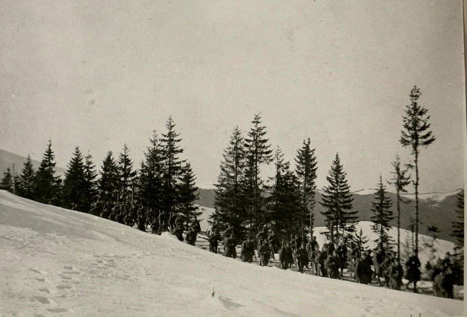 Kopilasstrasse gegen Szybeny unten Schneekuppe Muncelik (BildID 15717236)