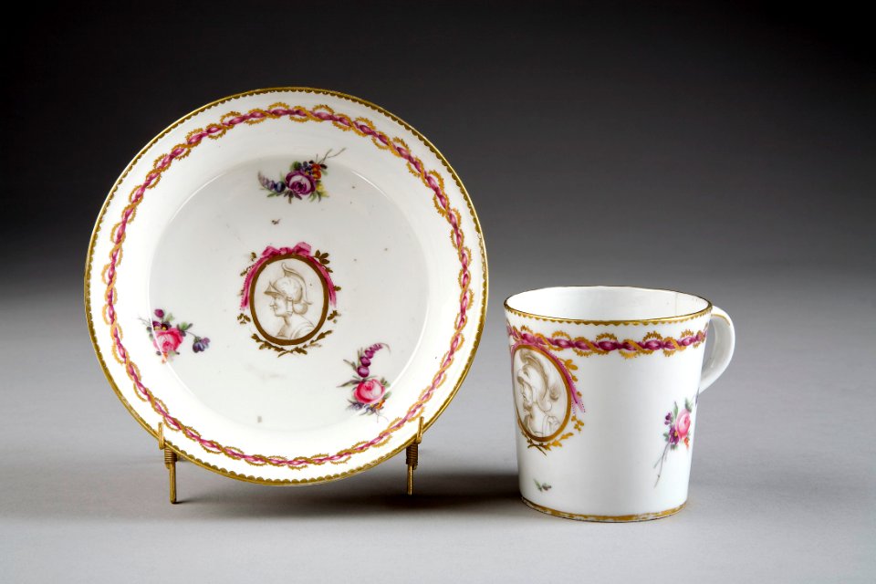 Kopp med fat. Nyon. Schweitz - Hallwylska museet - 86915