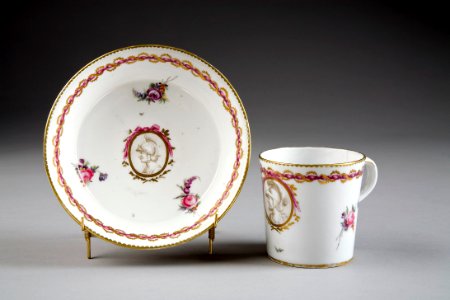 Kopp med fat. Nyon. Schweitz - Hallwylska museet - 86915