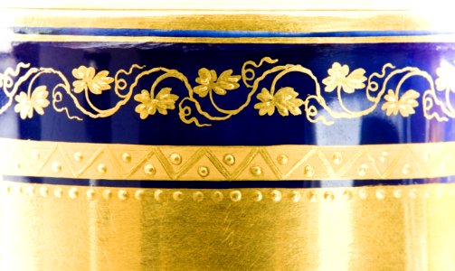 Kopp med fat. Sorgental. Detalj mönster - Hallwylska museet - 87137