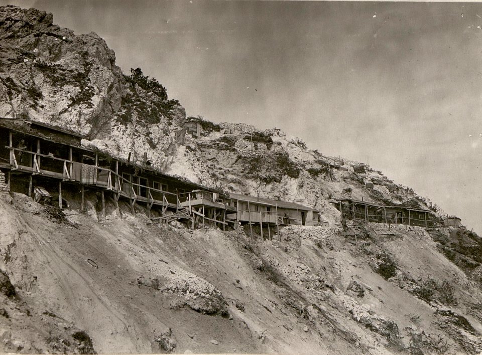 Komp.Kammando und Unterkünfte am Schwarzenberg.(16-7.1917.) (BildID 15800639)