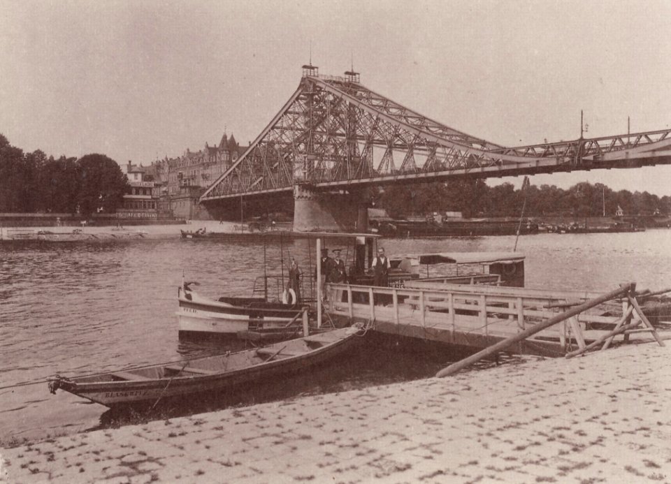 Kotzsch, Carl Friedrich August - Fähre und Blaues Wunder (Zeno Fotografie)