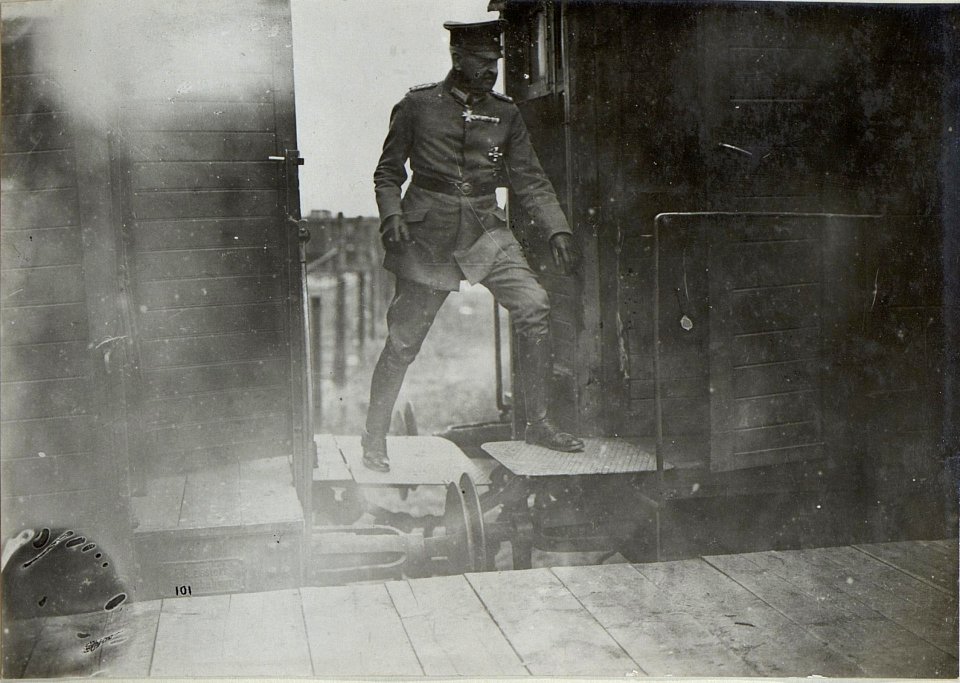 Kowel, Exzl.Linsingen besichtigt d.Art.-Werkstätten-Zug. (12-7.1916.) (BildID 15677022)