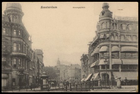 Koningsplein gezien naar Leidsestraat. Op de voorgrond Heiligewegsluis. Uitgave N.J. Boon, Amsterdam, Afb PBKD00273000014 photo