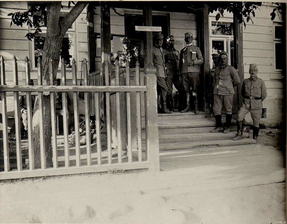 Kreiskommando in Tarnogrod. Juni 1915. (BildID 15540391)